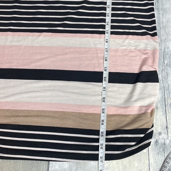 TUTTA Bella maternity blouse. Black, pink & brown. Split shoulder w/ bow. Large - Picture 8 of 10